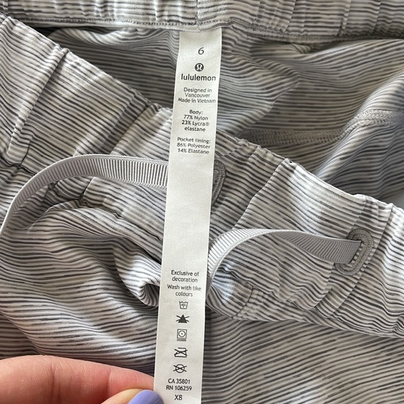 Brand new Lululemon On The Fly Crop pants - Picture 6 of 6